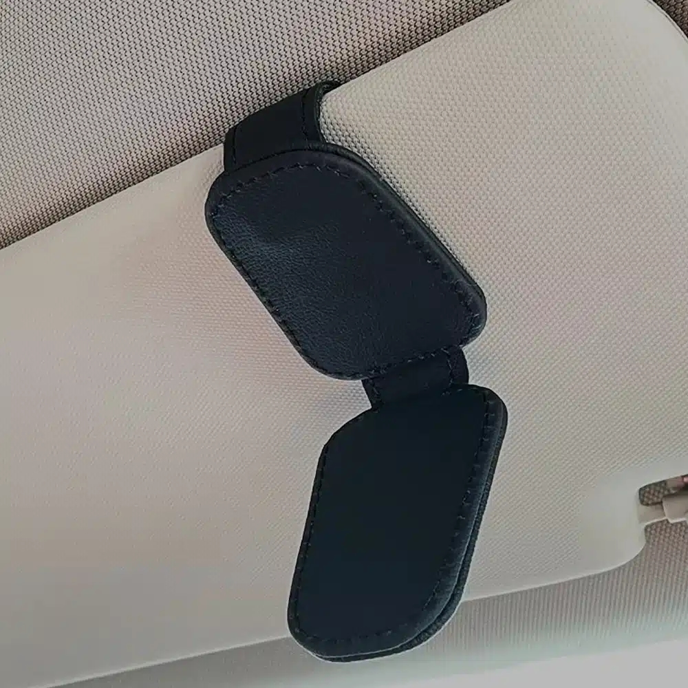 קליפס מגנטי מחזיק משקפיים לרכב מצב פתוח
