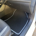 שטיח קידמי לרכב טויוטה אוריס שנים 2019-2013 צורת הרכב האצ'בק