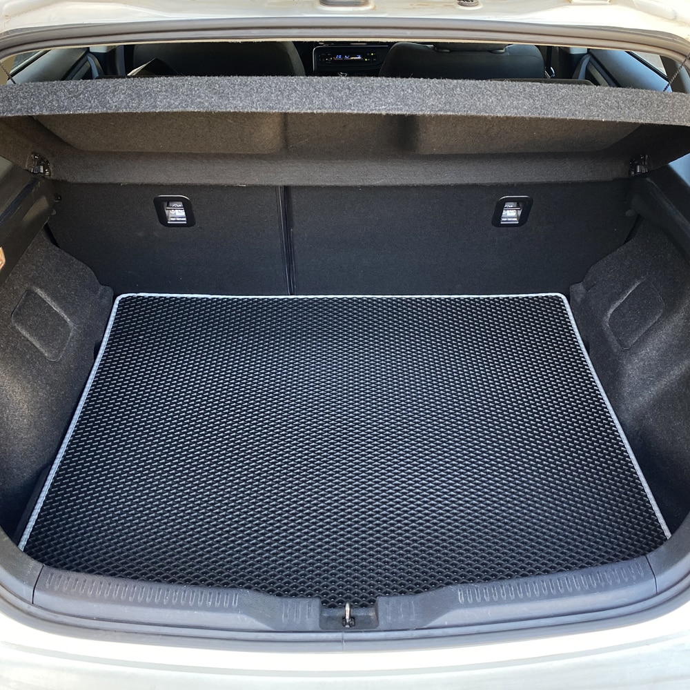 שטיח לתא מטען הרכב טויוטה אוריס שנים 2019-2013 צורת הרכב האצ'בק