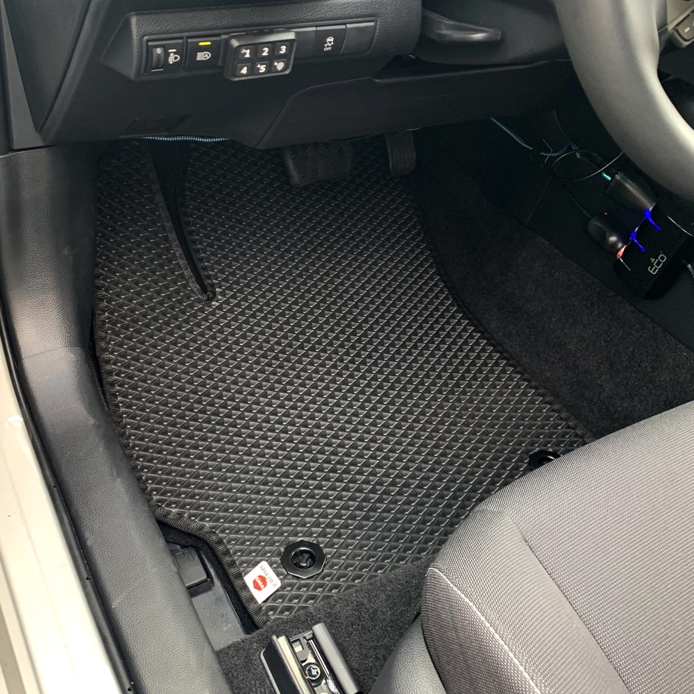 שטיחים לנהג לרכב טויוטה קורולה סדאן