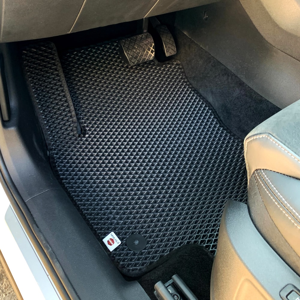 שטיח קידמי לרכב סקודה קודיאק בצבע שחור