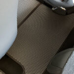 שטיח לשורה שלישית של רכב טסלה דגם X בעל 6 מקומות ישיבה