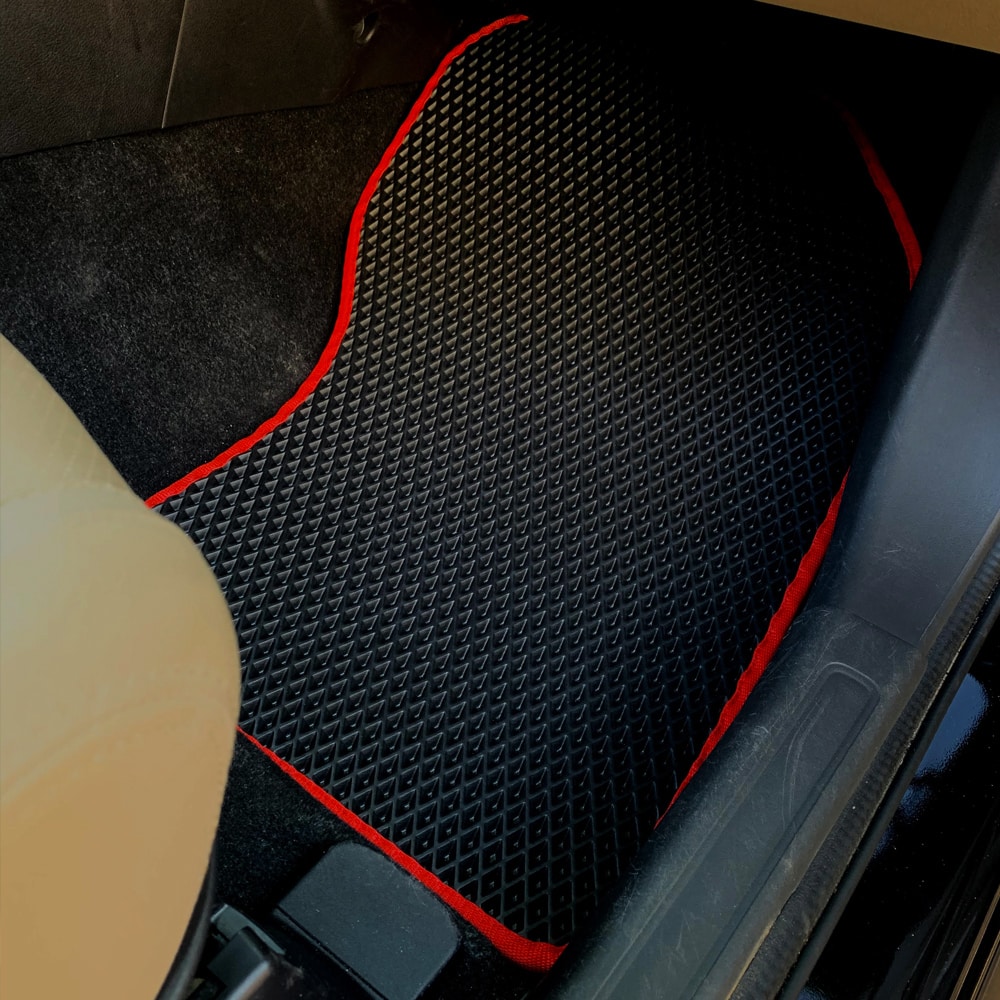 שטיחי רכב מיצובישי אאוטלנדר בעיצוב אישי לכל לקוח