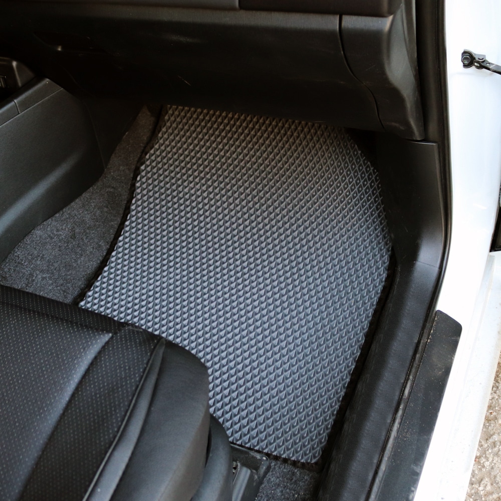 שטיחי רכב טויוטה פריוס פלוס בהתאמה לדגם הרכב