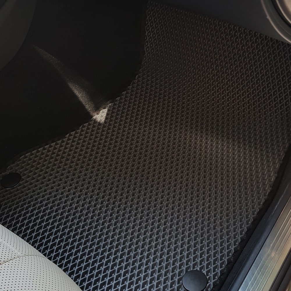 שטיח קידמי לרכב מרצדס היברידי ארוך s class שנים 2013-2020 בצבע שחור