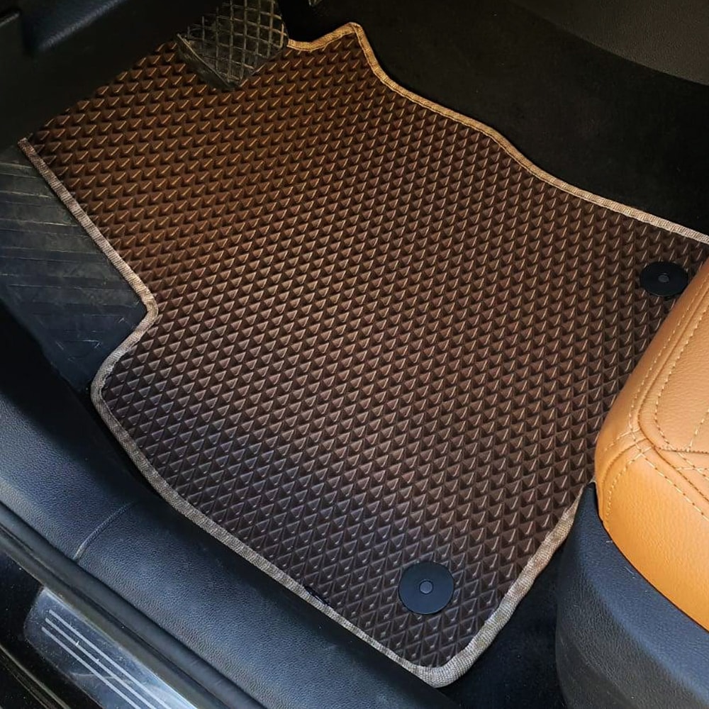 שטיח של נהג לרכב SKODA SUPERB בצבע חום