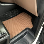 שטיח קידמי חום לרכב מרצדס v class בייצור אישי