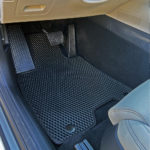 שטיחי רכב ג'נסיס GV70 בהתאמה לדגם הרכב | שטיחים עמידים למים ולכלוך