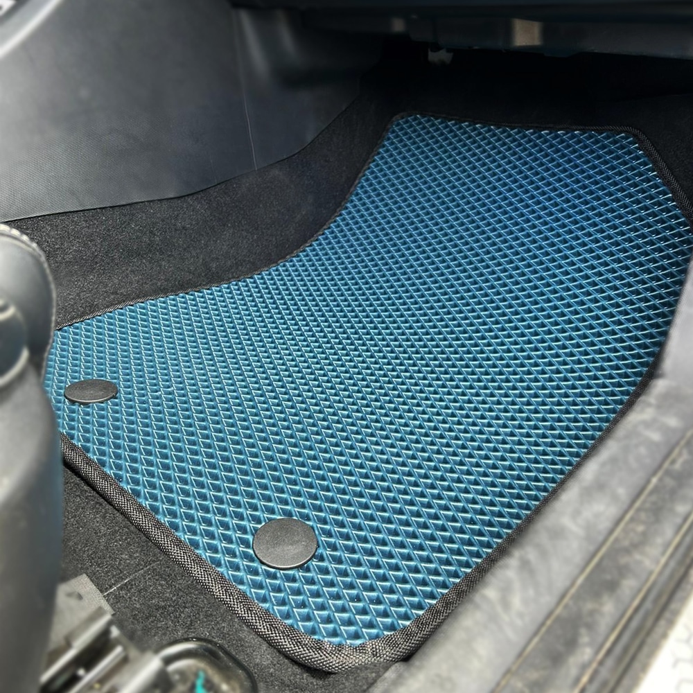 שטיח קידמי בצבע כחול כהה בהתאמה אישית לרכב GEELY GEOMETRY C