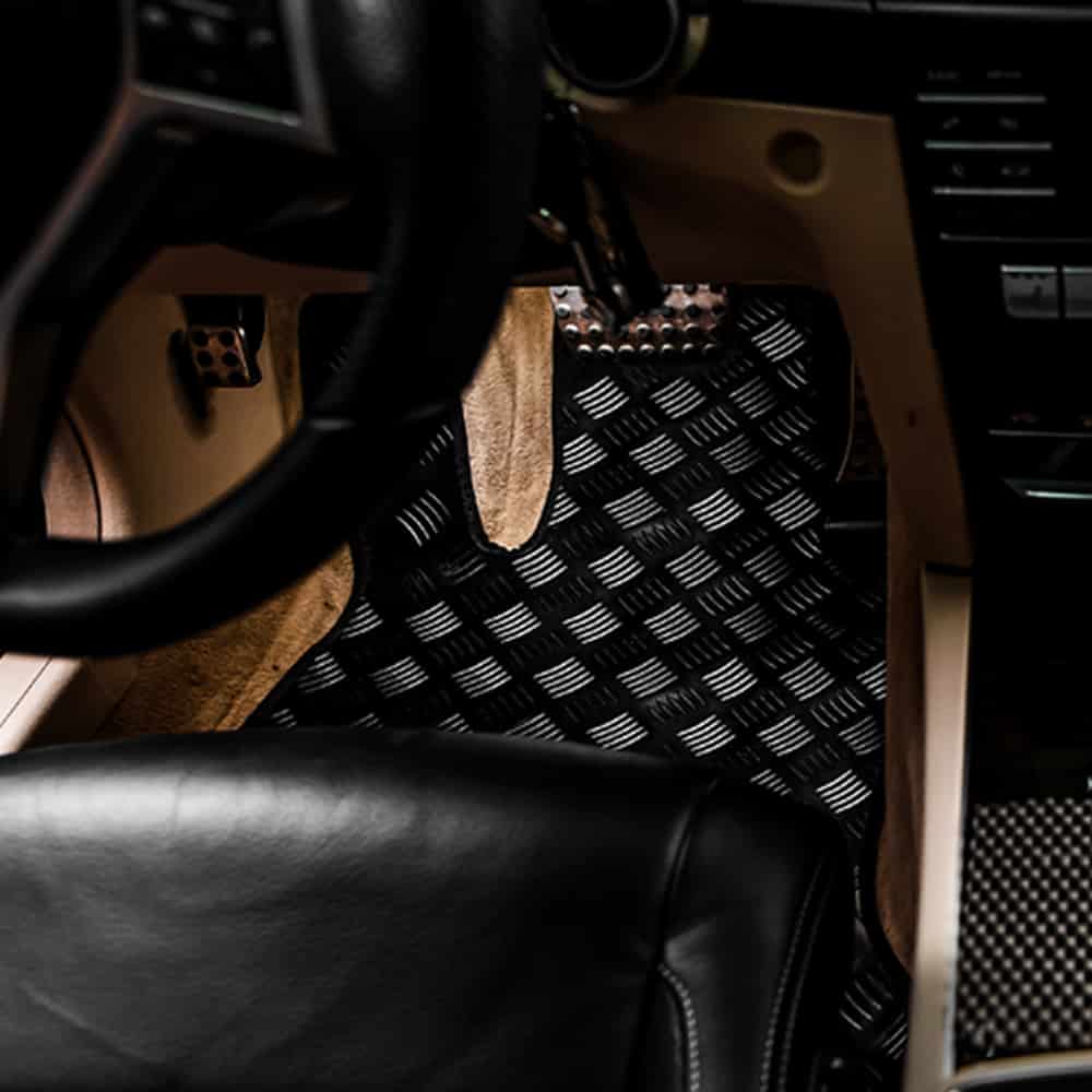 שטיחים לרכב בהתאמה אישית | שטיחי רכב גומי PVC