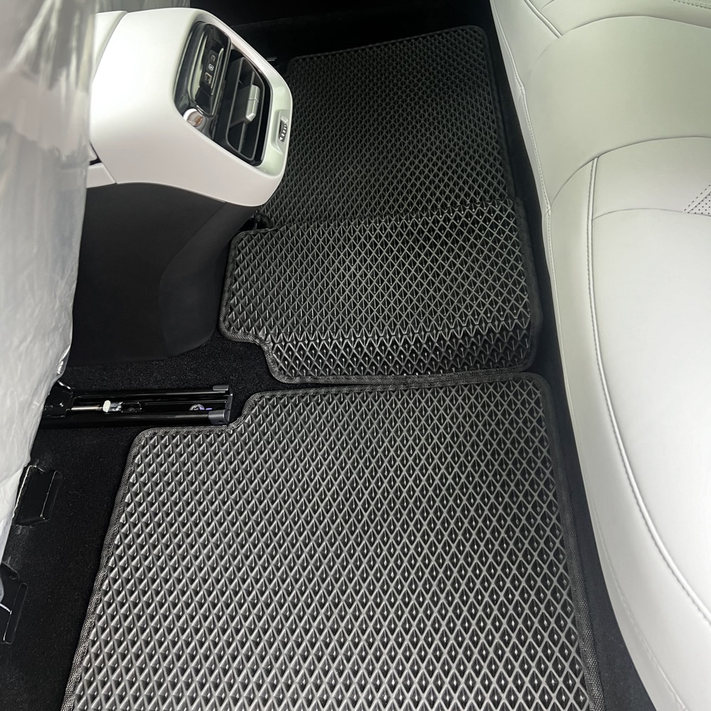 שטיחונים לרכב XPENG P7 בהתאמה אישית