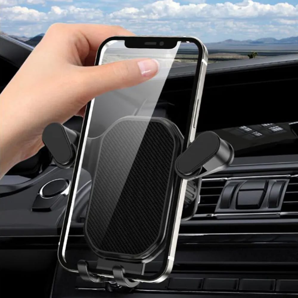 המחשה של שימוש במחזיק טלפון נייד משודרג לרכב